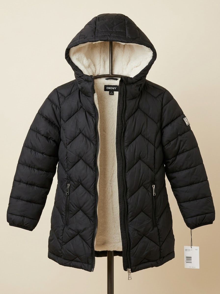 Chaqueta Acolchada DKNY Niña – Parka Negra Térmica con Forro Sherpa y Capucha